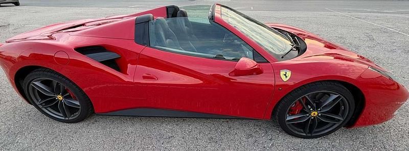 Usata Ferrari 488 670 CV (492 kW) 2016 Rosso Cabrio