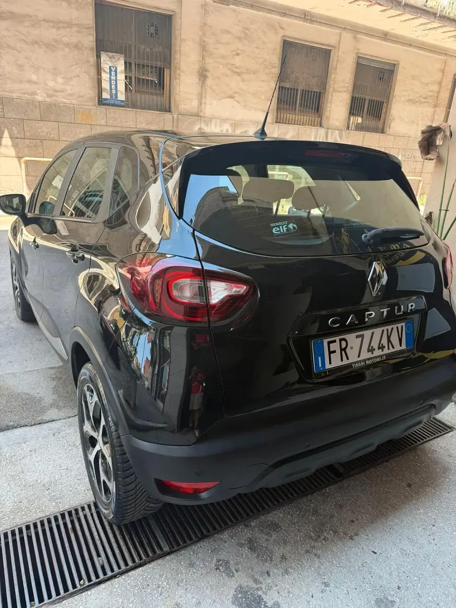 Usata Renault Captur Bose Edition 90 CV (66 kW) 2018 Nero SUV