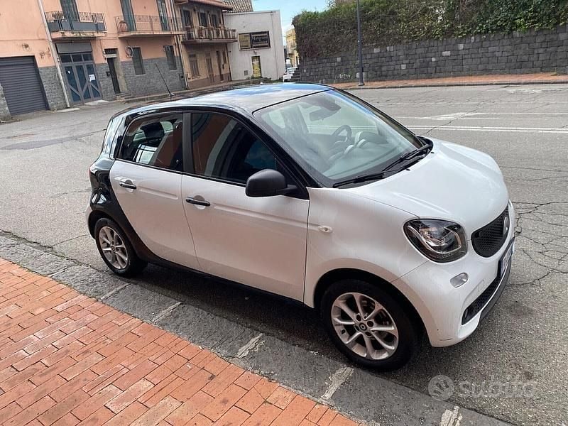 Usata Smart ForFour 70 CV (51 kW) 2018 Bianco Utilitaria