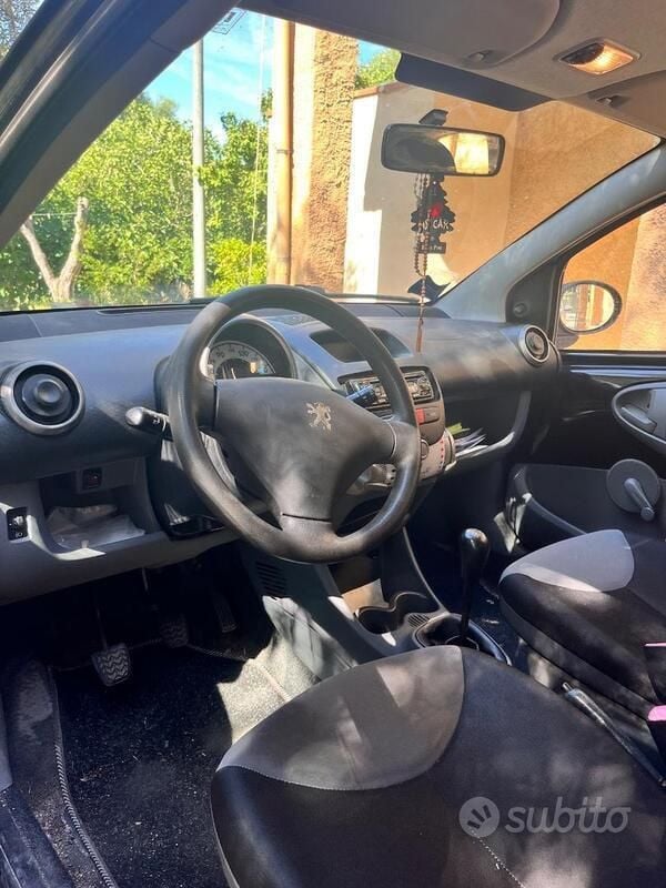 Nero Usata 2009 Peugeot 107 Due volumi | 1800 € (Ottimo prezzo) - Immagine 1/4