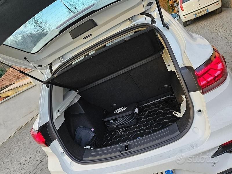 Usata MG ZS Luxury 114 kW (156 CV) 2022 Bianco Berlina