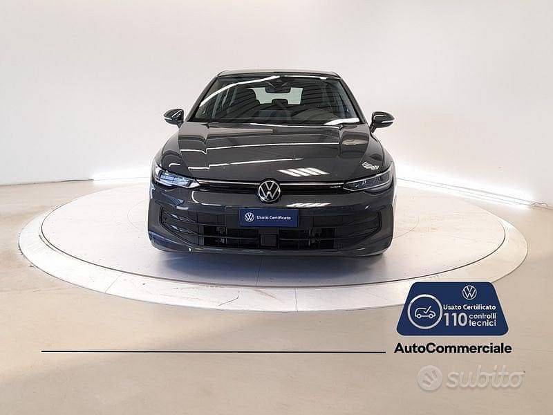 Gebraucht VW Golf VIII Life 116 PS (85 kW) 2025 Grau Limousine