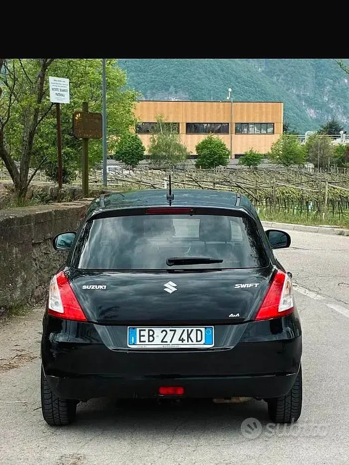 Usata Suzuki Swift 94 CV (69 kW) 2010 Nero Utilitaria