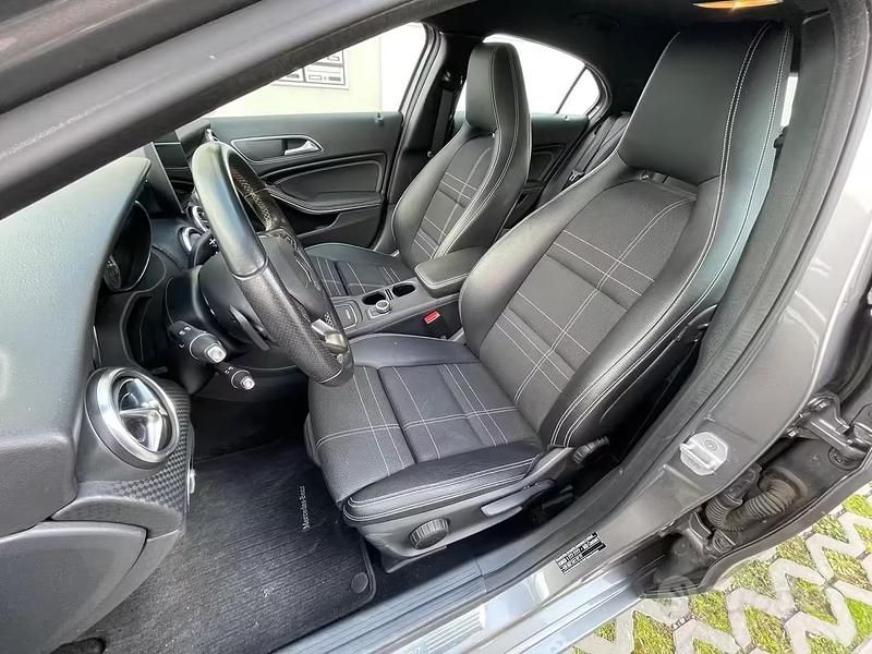 Usata Mercedes A180 109 CV (80 kW) 2016 Grigio Berlina