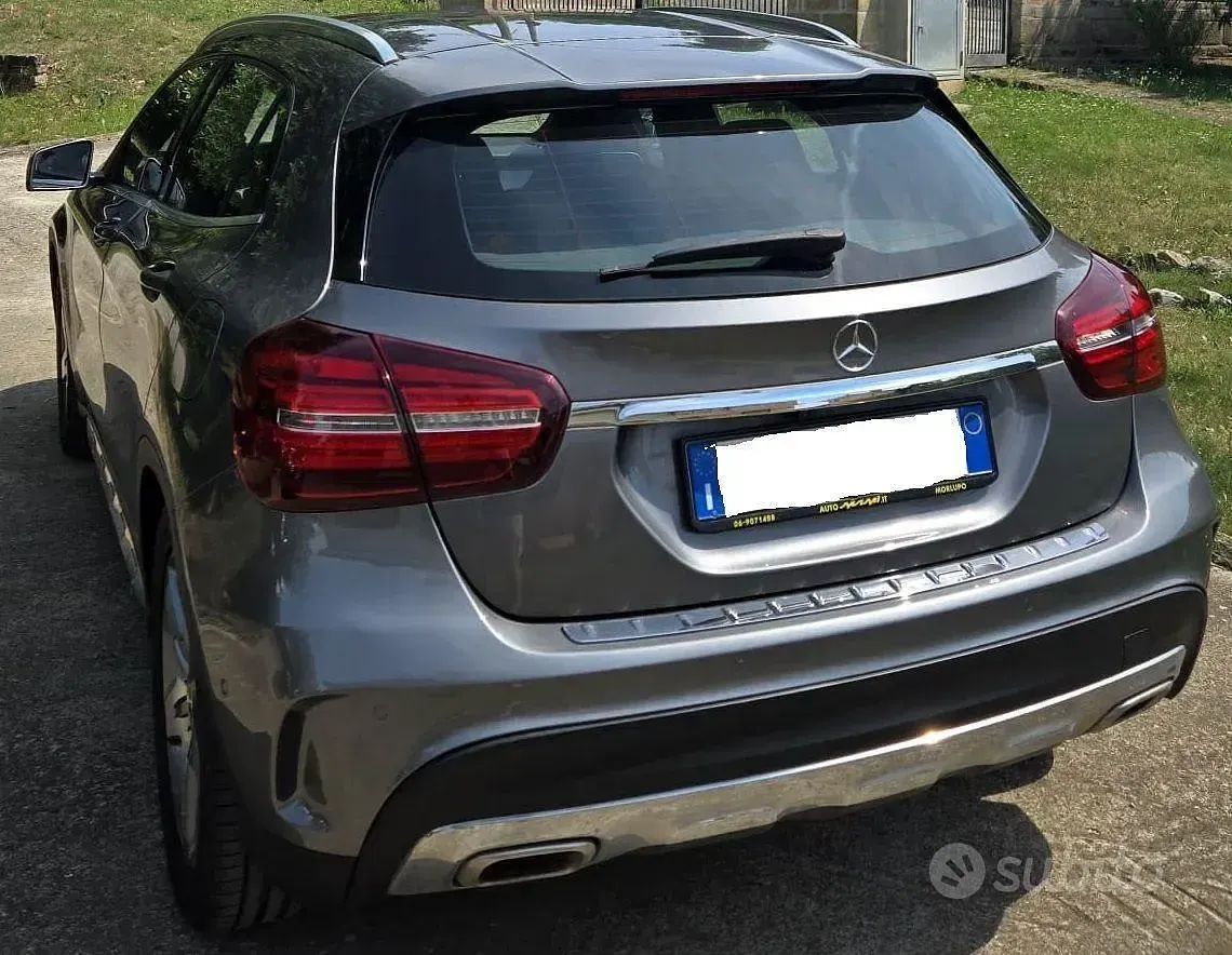 Usata Mercedes GLA180 Style 122 CV (89 kW) 2019 Grigio SUV