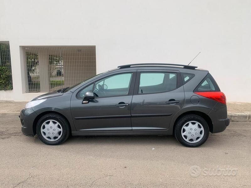Usata 2009 Peugeot 207 Station wagon | 2200 € (Buon prezzo) - Immagine 1/4
