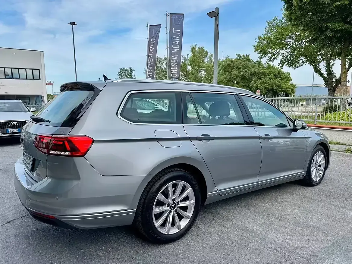 Usata VW Passat Business 150 CV (110 kW) 2022 Grigio Station wagon