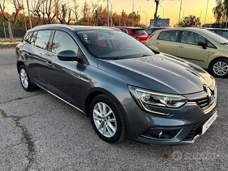 Usata Renault Mégane IV Intens 131 CV (96 kW) 2018 Grigio Berlina
