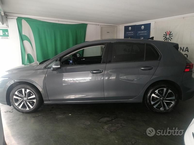 Usata VW Golf VII Life 115 CV (84 kW) 2021 Grigio Utilitaria