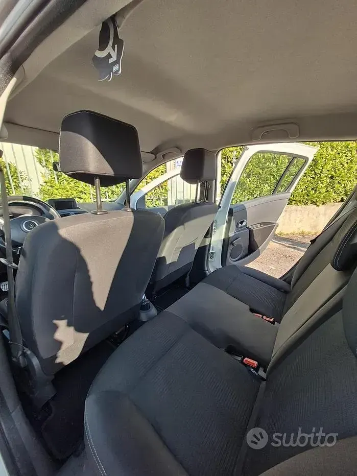 Usata Renault Clio II 103 CV (75 kW) 2011 Bianco Berlina