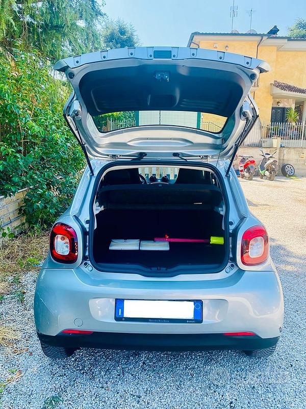 Usata Smart ForFour Passion 71 CV (52 kW) 2018 Grigio Utilitaria