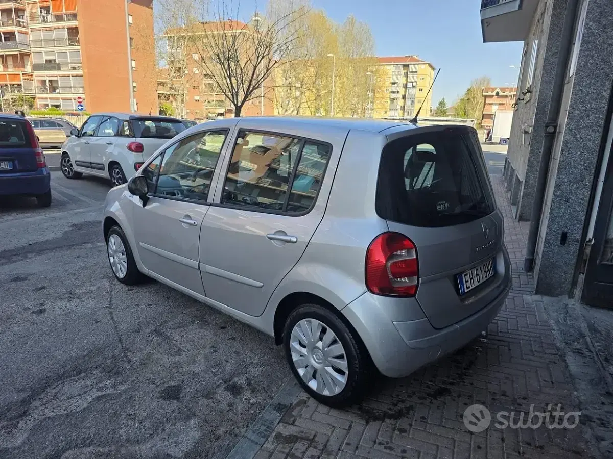 Usata Renault Modus Dynamique 75 CV (55 kW) 2010 Grigio Monovolume