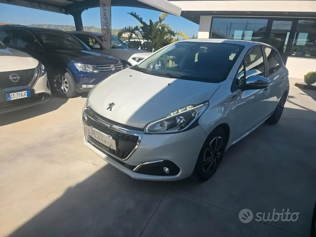 Usata Peugeot 208 Signature Sky 83 CV (61 kW) 2018 Bianco Utilitaria