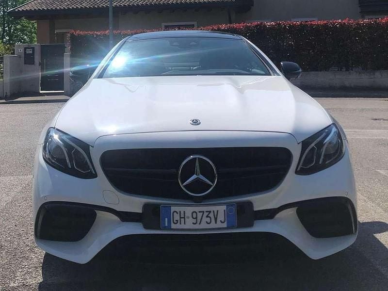 Usata Mercedes E220 AMG line 194 CV (142 kW) 2017 Bianco Coupé