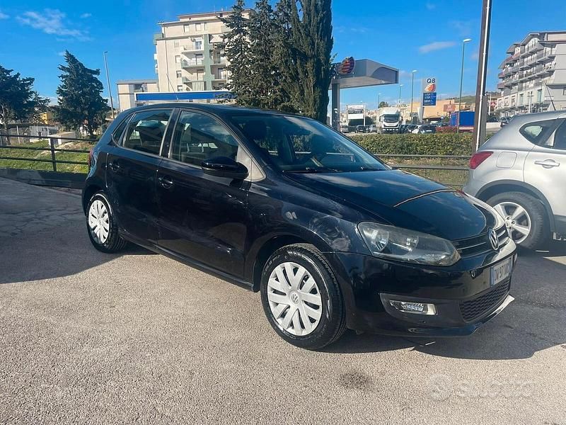 Nero Usata 2012 VW Polo Comfortline Tre volumi | 5500 € (Buon prezzo) - Immagine 1/4