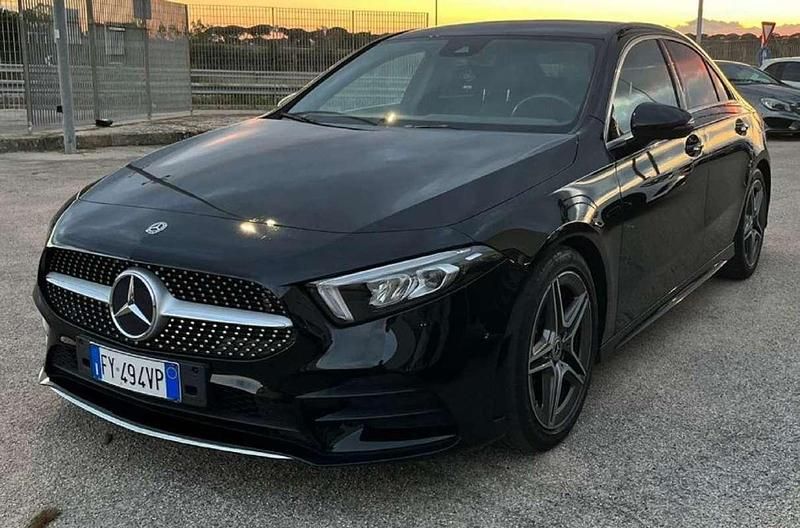 Usata Mercedes A180 Premium 116 CV (85 kW) 2019 Nero Berlina