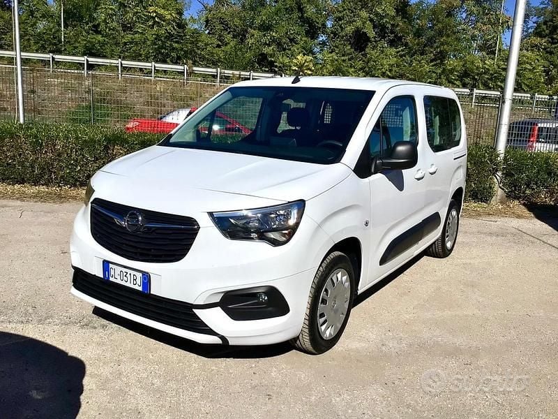 Bianco Usata 2022 Opel Combo Monovolume | 13.990 € (Buon prezzo) - Immagine 1/4
