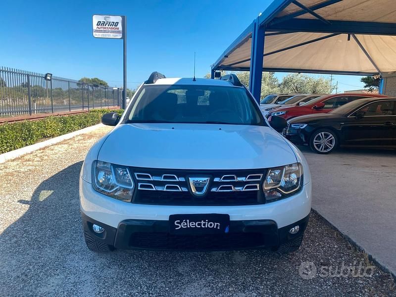Bianco Usata 2016 Dacia Duster Lauréate Tre volumi | 8499 € (Buon prezzo) - Immagine 1/4