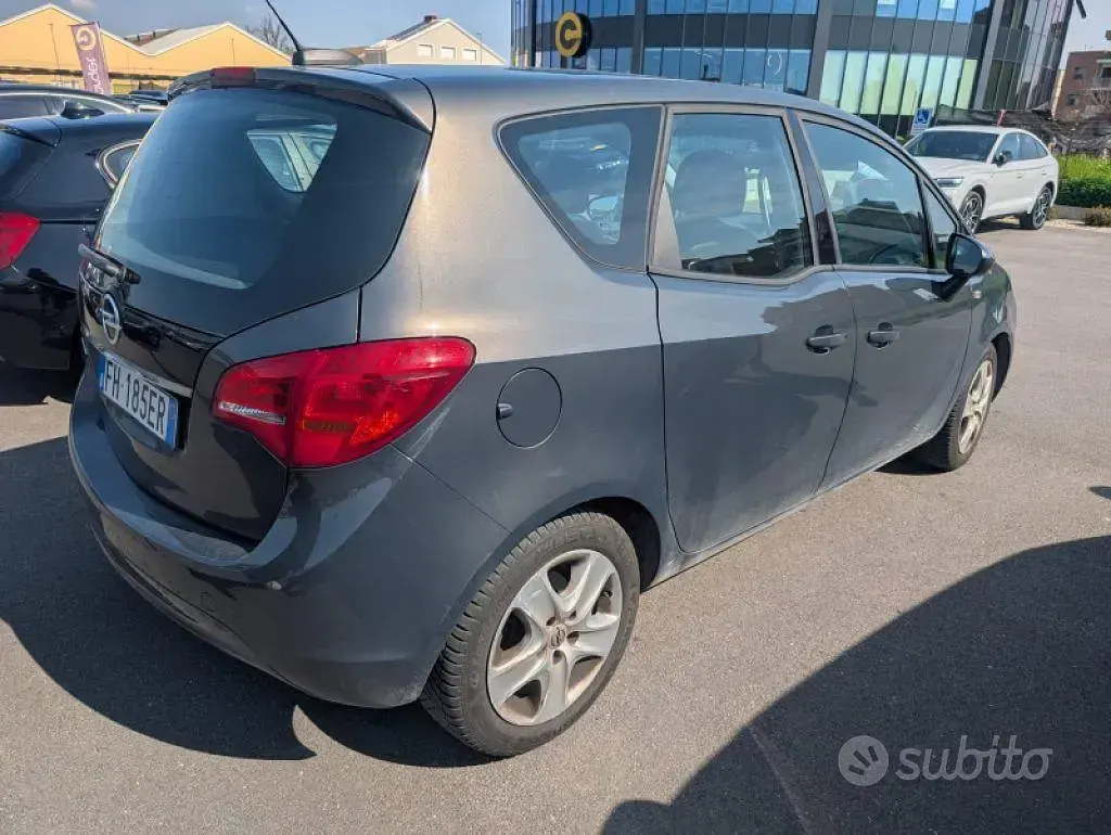 Usata Opel Meriva 101 CV (74 kW) 2017 Grigio Monovolume