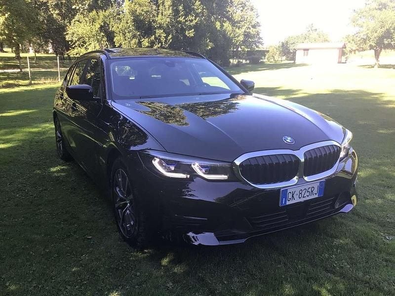 Nero Usata 2022 BMW 320e Sport Line Station wagon | 33.900 € (Ottimo prezzo) - Immagine 1/4
