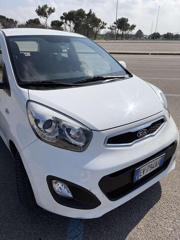 Usata Kia Picanto 67 CV (49 kW) 2014 Bianco Utilitaria