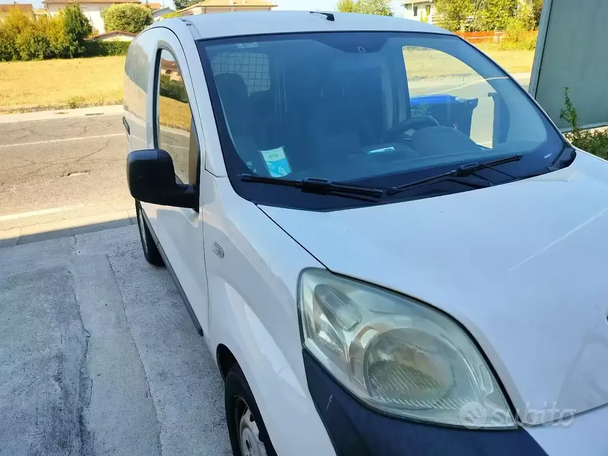 Usata Peugeot Bipper 75 CV (55 kW) 2010 Bianco Monovolume