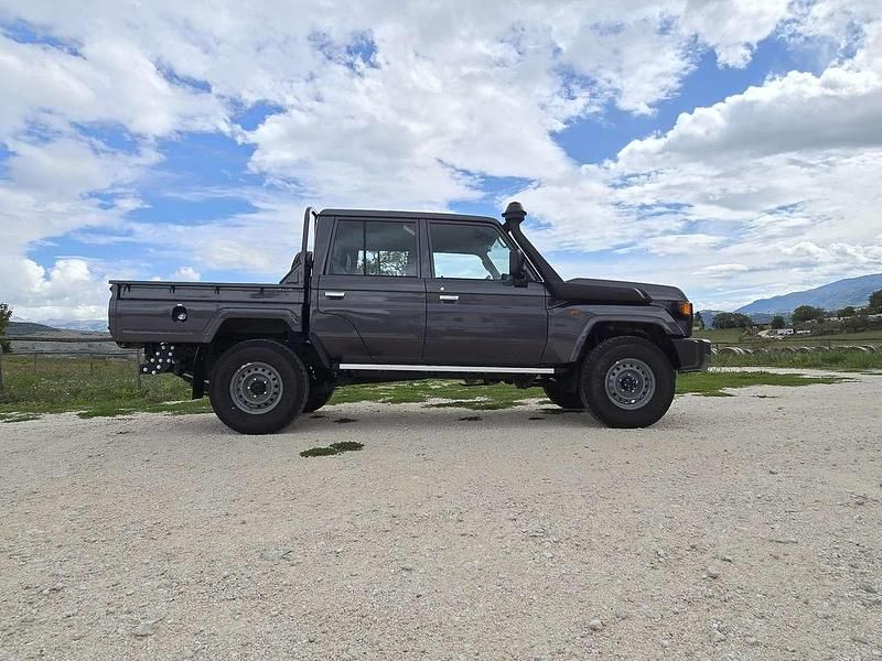 Nuevo Toyota Land Cruiser 271 CV (199 kW) 2025 Beige Pickup/Camioneta