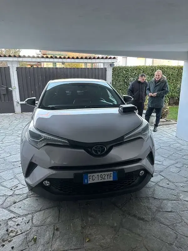 Usata Toyota C-HR Lounge 116 CV (85 kW) 2017 SUV
