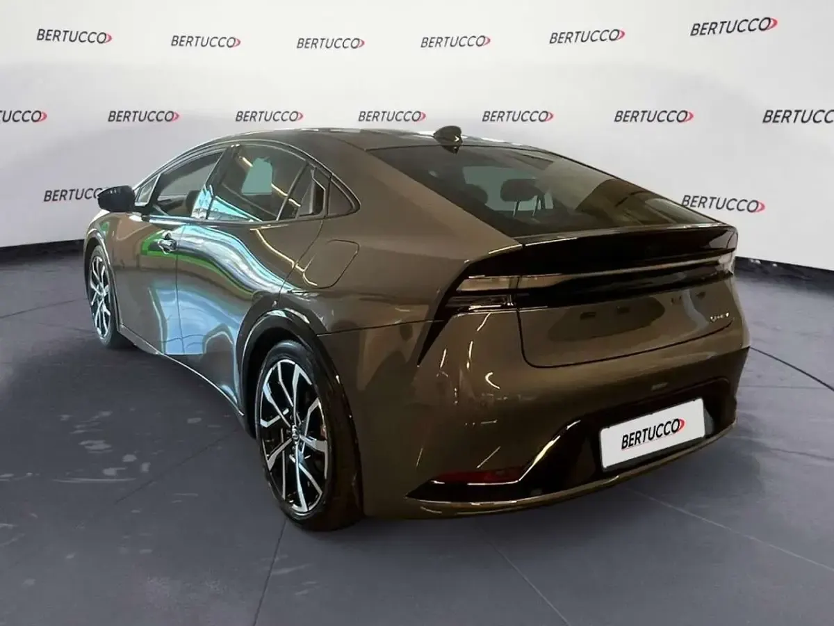 Usata Toyota Prius Lounge 223 CV (164 kW) 2025 Grigio Utilitaria