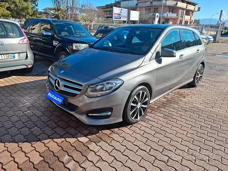 Usata Mercedes B180 Premium 110 CV (80 kW) 2015 Grigio Utilitaria