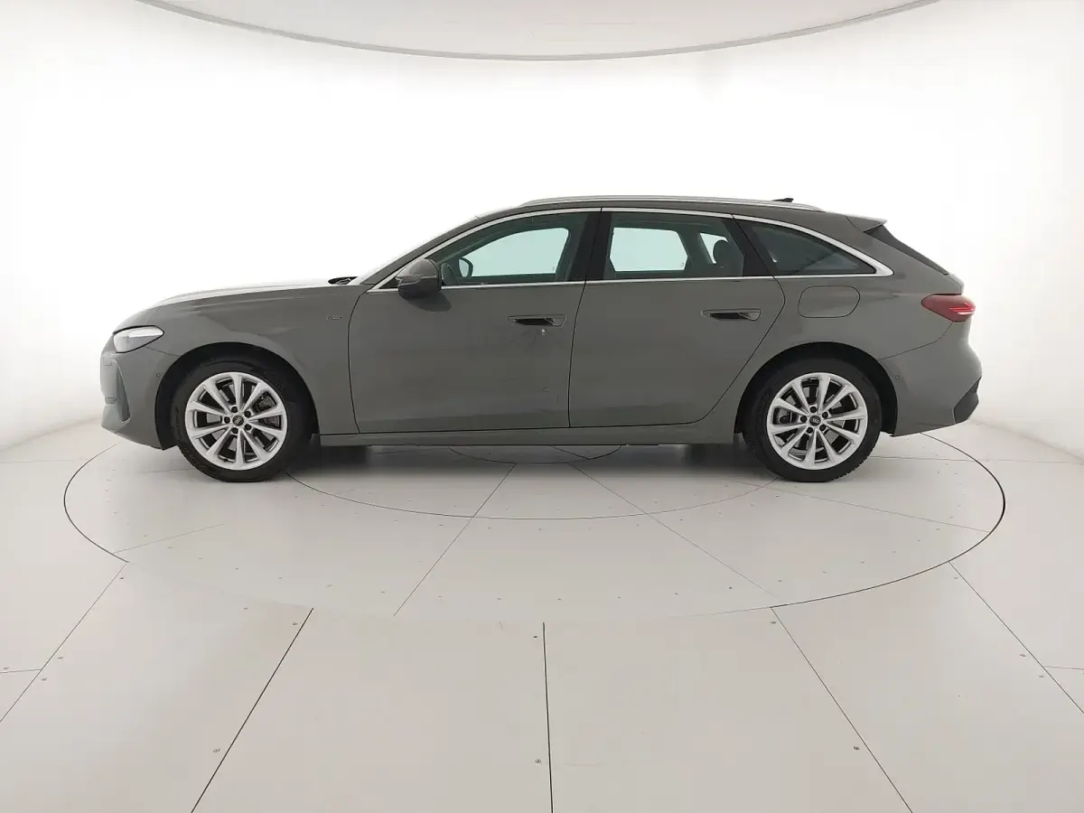Usata Audi A5 Advanced 299 CV (219 kW) 2025 Grigio chronos metallizzato Station wagon