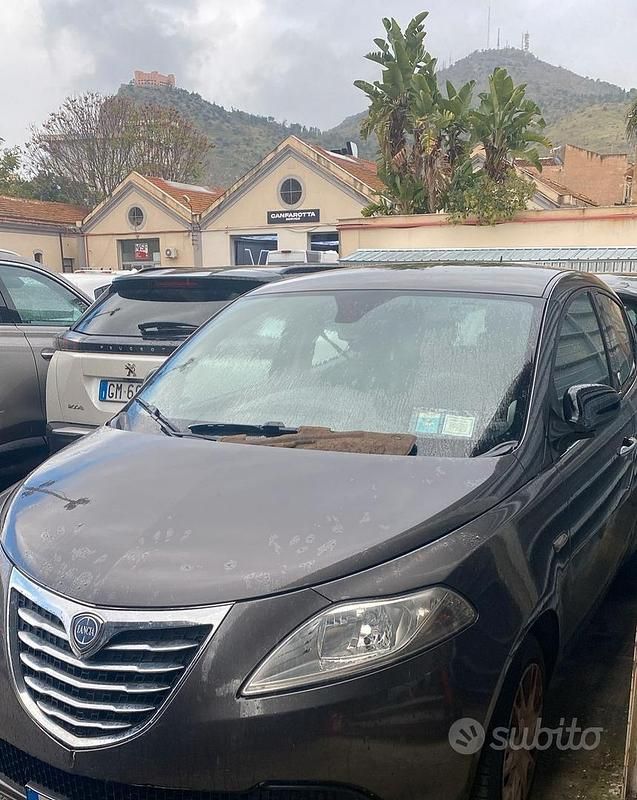 Usata Lancia Ypsilon 69 CV (50 kW) 2013 Grigio Utilitaria