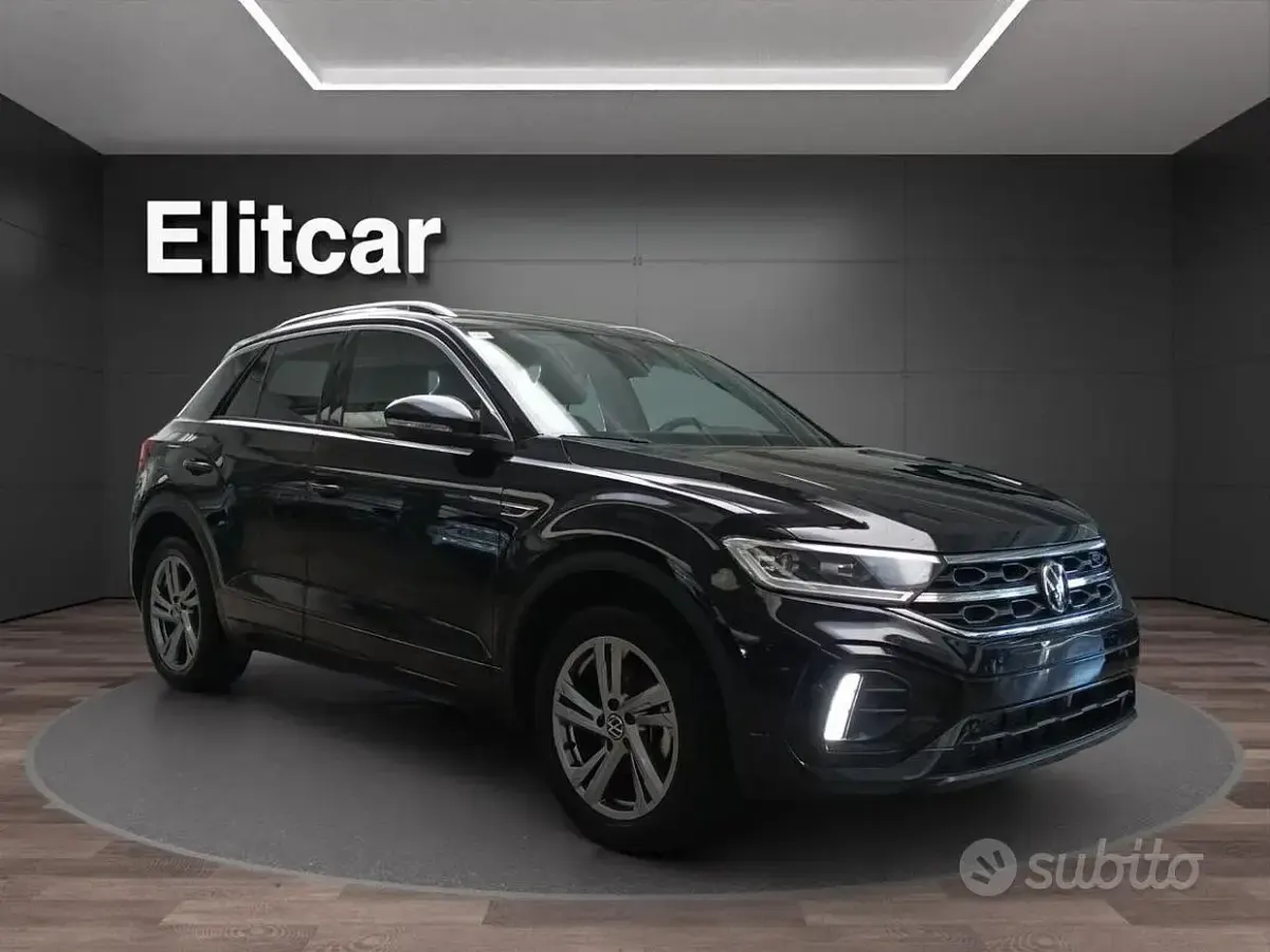 Usata VW T-Roc R-line 150 CV (110 kW) 2025 Grenadill black metallizzato SUV
