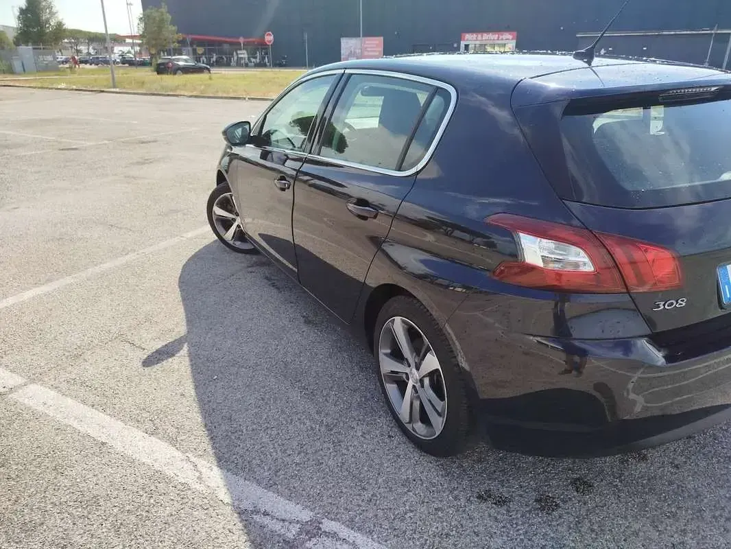 Usata Peugeot 308 Allure 120 CV (88 kW) 2019 Berlina