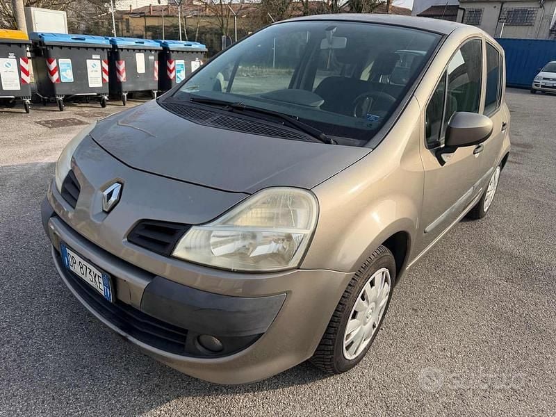 Usata Renault Grand Modus Dynamique 75 CV (55 kW) 2008 Grigio Monovolume