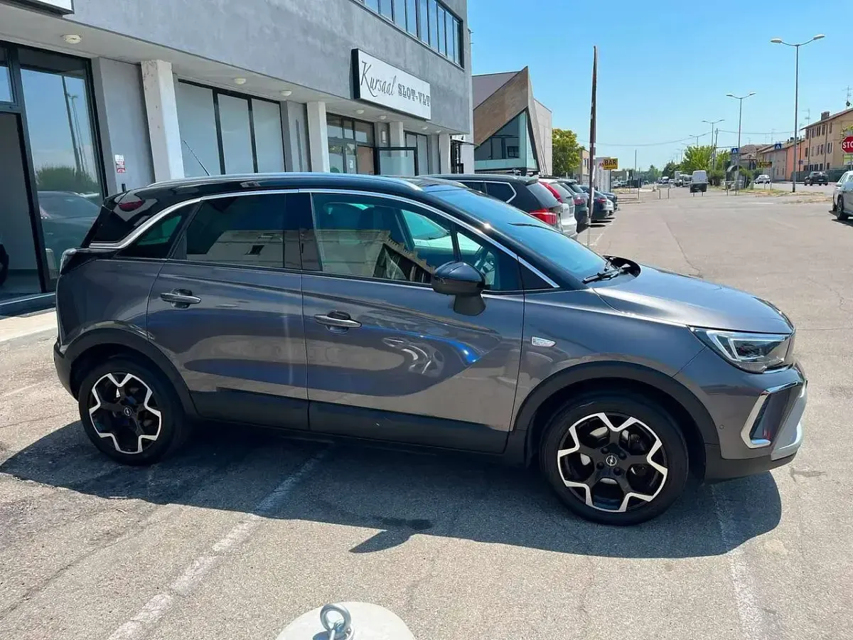 Usata Opel Crossland Elegance 110 CV (80 kW) 2023 Grigio scuro met SUV