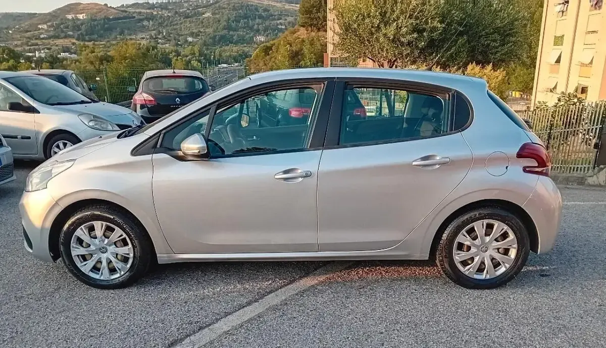 Usata Peugeot 208 Active 75 CV (55 kW) 2016 Argento Utilitaria