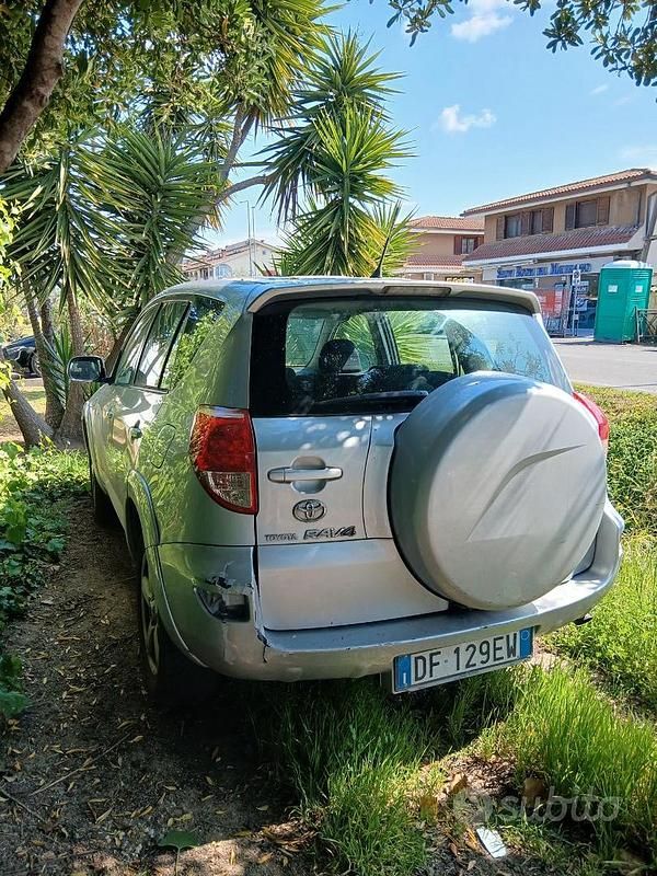 Usata Toyota RAV4 177 CV (130 kW) 2007 Grigio SUV