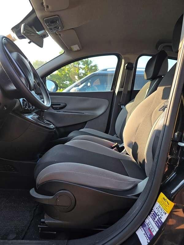 Usata Lancia Ypsilon 69 CV (50 kW) 2014 Nero Utilitaria