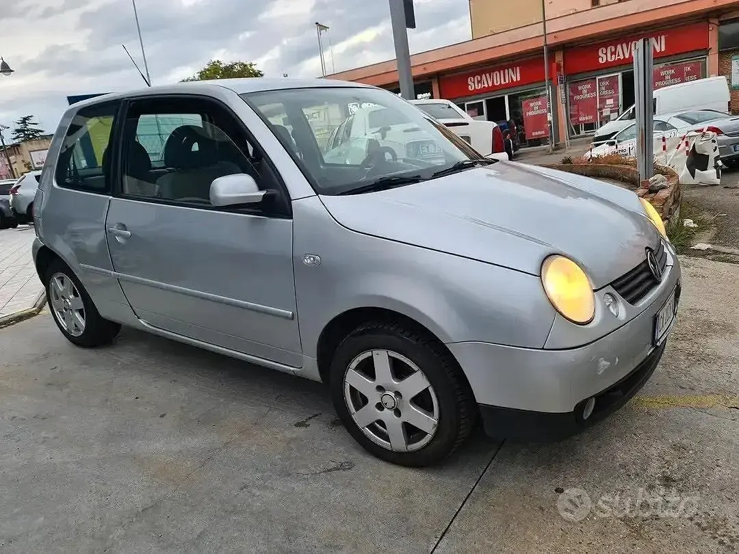 Usado VW Lupo Highline 75 CV (55 kW) 2002 Gris Utilitario