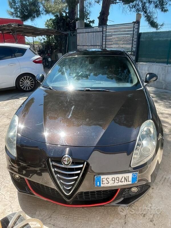 Nero Usata 2013 Alfa Romeo Giulietta Exclusive Due volumi | 6000 € (Buon prezzo) - Immagine 1/4