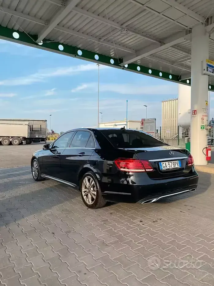 Usata Mercedes E220 Premium 170 CV (125 kW) 2013 Nero Berlina