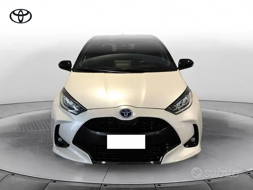 Usata Toyota Yaris Hybrid Style 116 CV (85 kW) 2022 Nero Berlina