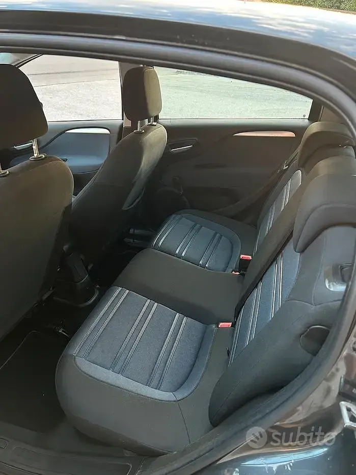 Usata Fiat Punto 85 CV (62 kW) 2011 Grigio Utilitaria