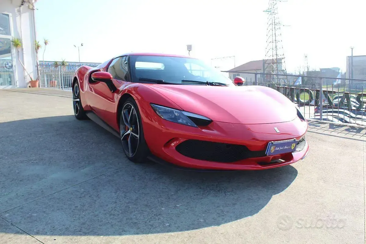 Usata Ferrari 296 829 CV (609 kW) 2023 Rosso Coupé