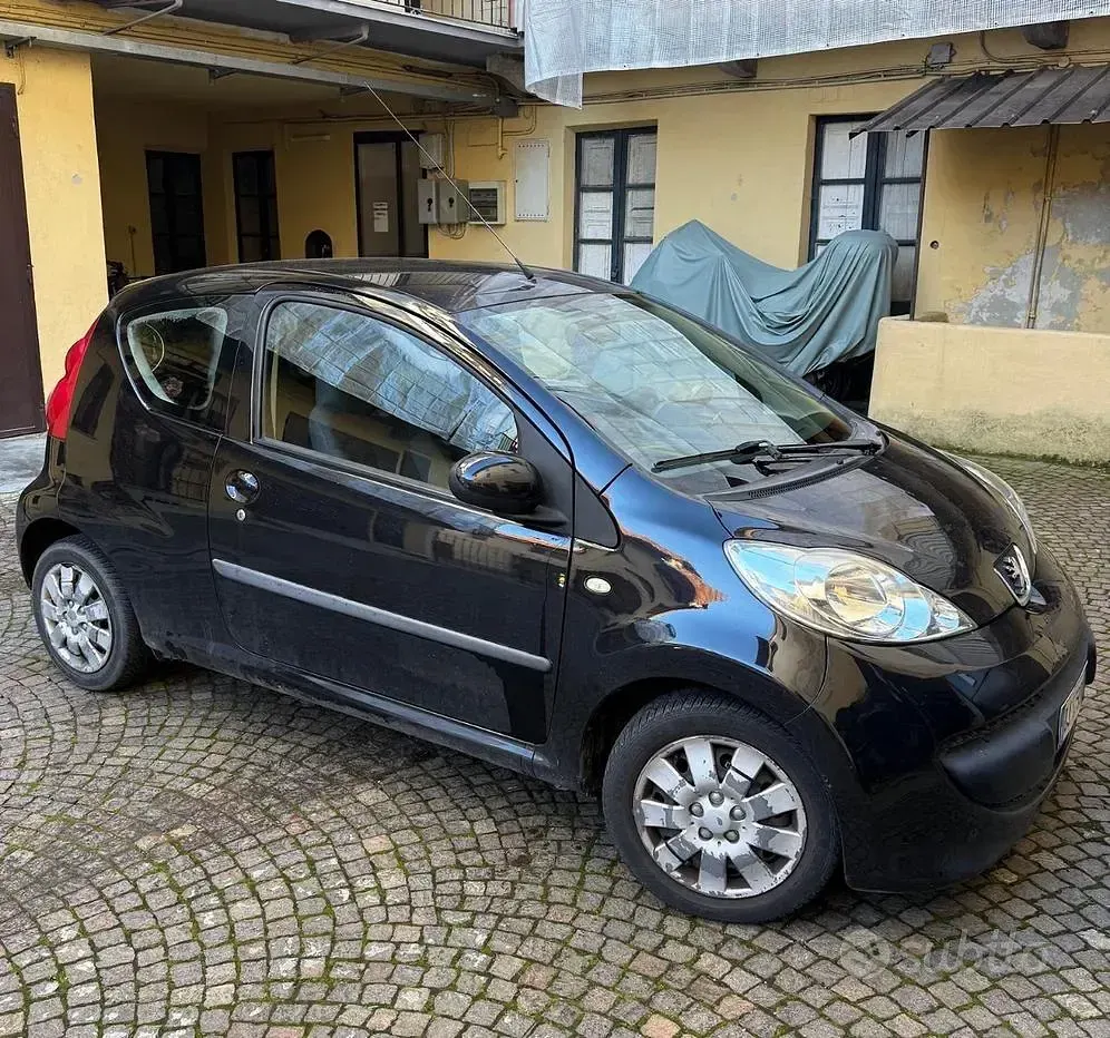 Usata Peugeot 107 68 CV (50 kW) 2007 Nero Utilitaria