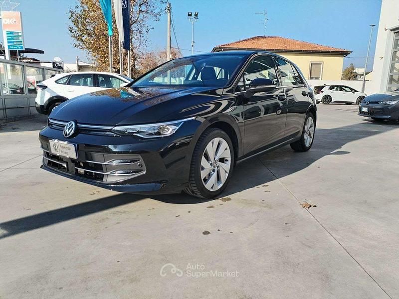 Usata VW Golf VIII IQ Drive 150 CV (110 kW) 2025 Grenadill black met. Berlina
