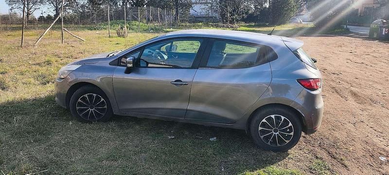 Usata Renault Clio II 75 CV (55 kW) 2011 Berlina