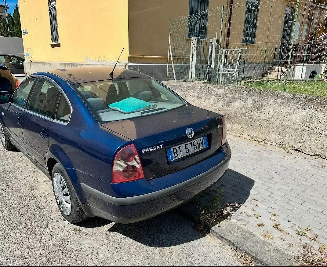Usata VW Passat 130 CV (95 kW) 2001 Bluazzurro Berlina