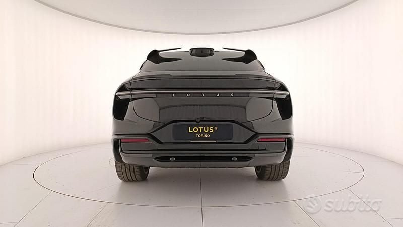 Usata Lotus Eletre 355 kW (483 CV) 2024 Nero SUV